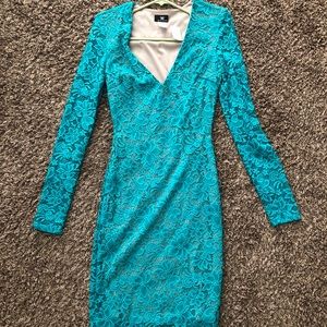 Women’s fitted lace dress